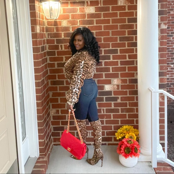 ZOLA! (Jacket) - Picture 8 of 10